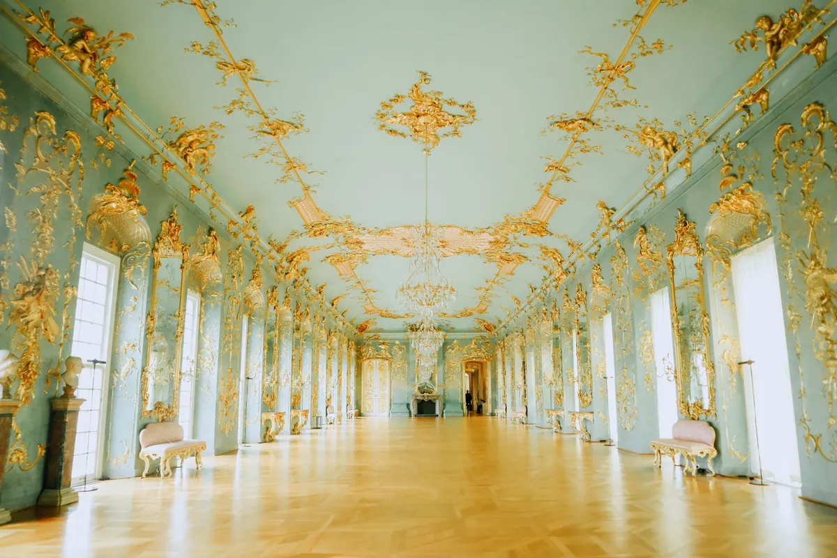 The History of the Amber Room: From Prussian Palace to Russian Mystery